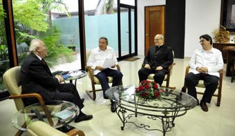 Raúl Castro, Moratinos y Jaime Ortega se reúnen
