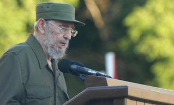 Fidel habla de paz con los universitarios cubanos