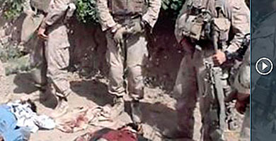 Marines orinan cadáveres de afganos